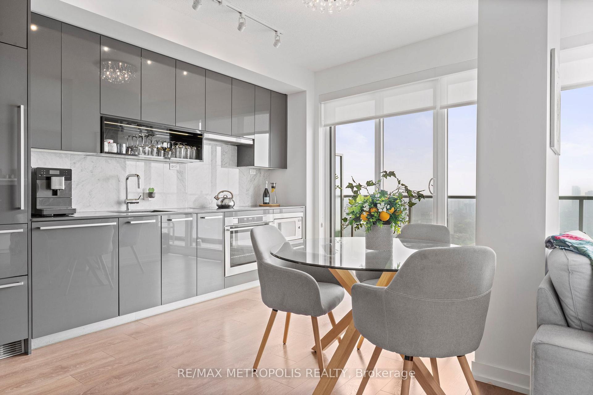 2 Bedrooms Condo at 117 McMahon, Toronto For sale