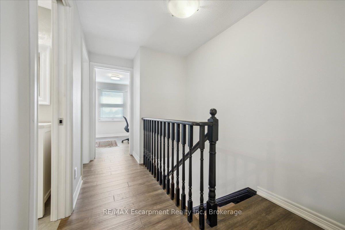 3 Bedrooms Condo at 779 Hyde,  Burlington For sale