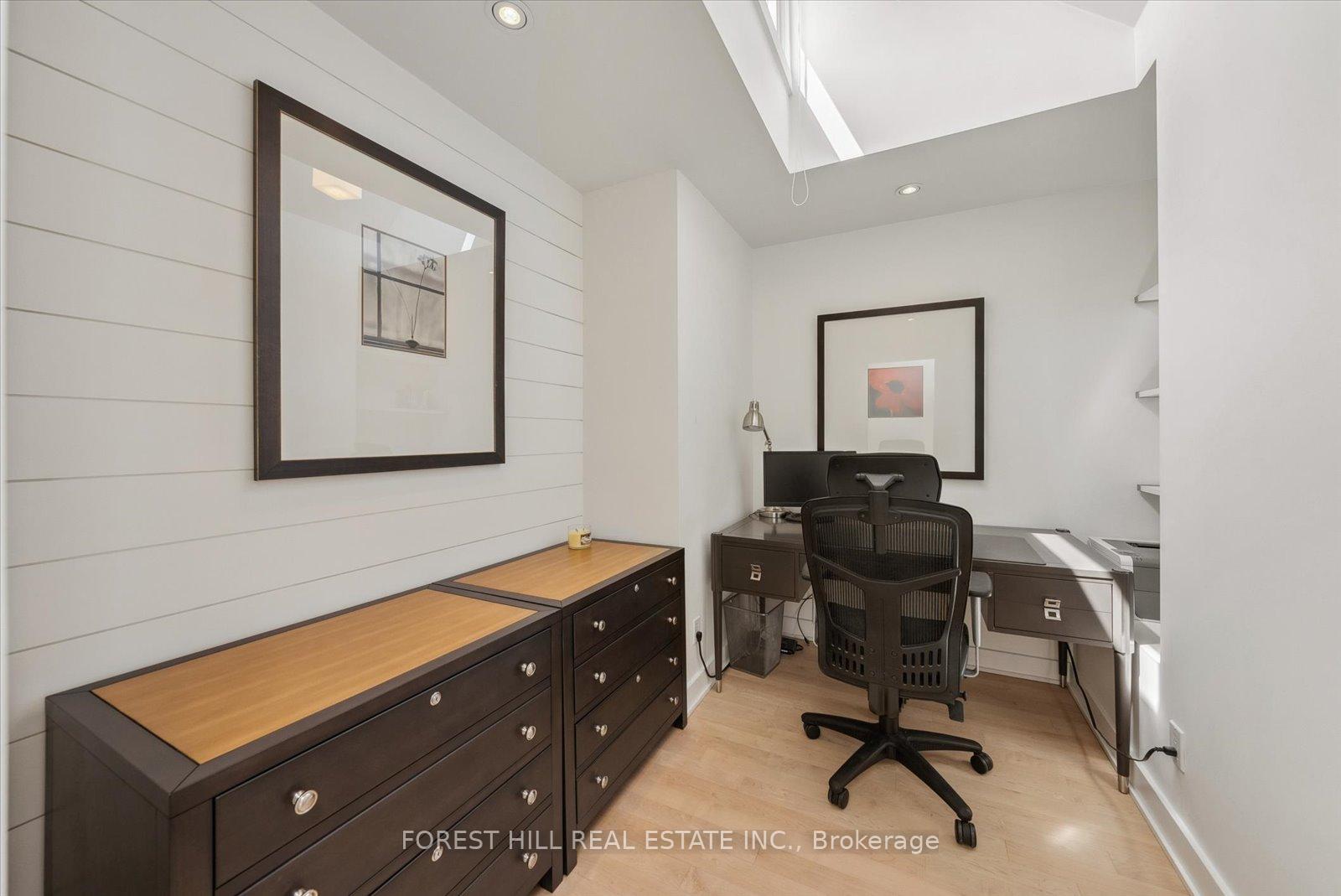 3 Bedrooms Condo at 10 Buller, Toronto For sale
