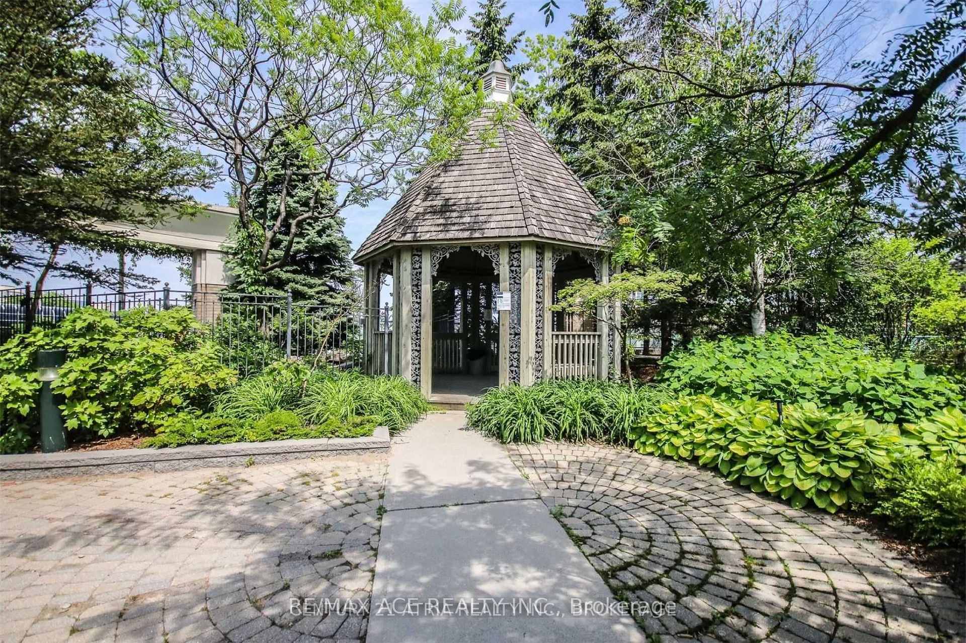 3 Bedrooms Condo at 61 Town Centre, Toronto For sale
