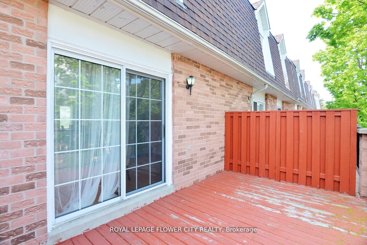 3 Bedrooms Condo at 4950 Rathkeale,  Mississauga For sale