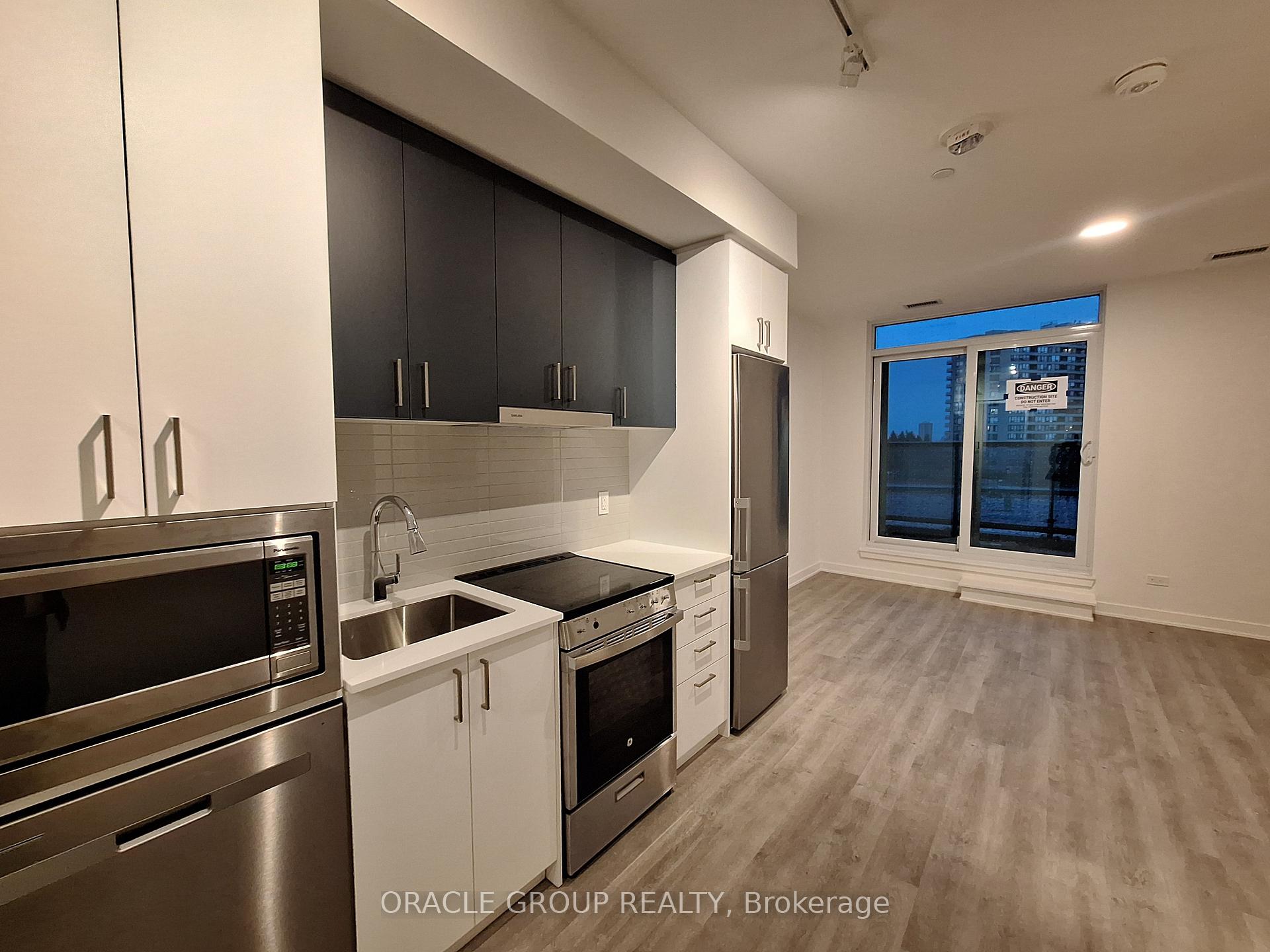 1 Bedroom Condo at 30 Upper Mall,  Vaughan For sale