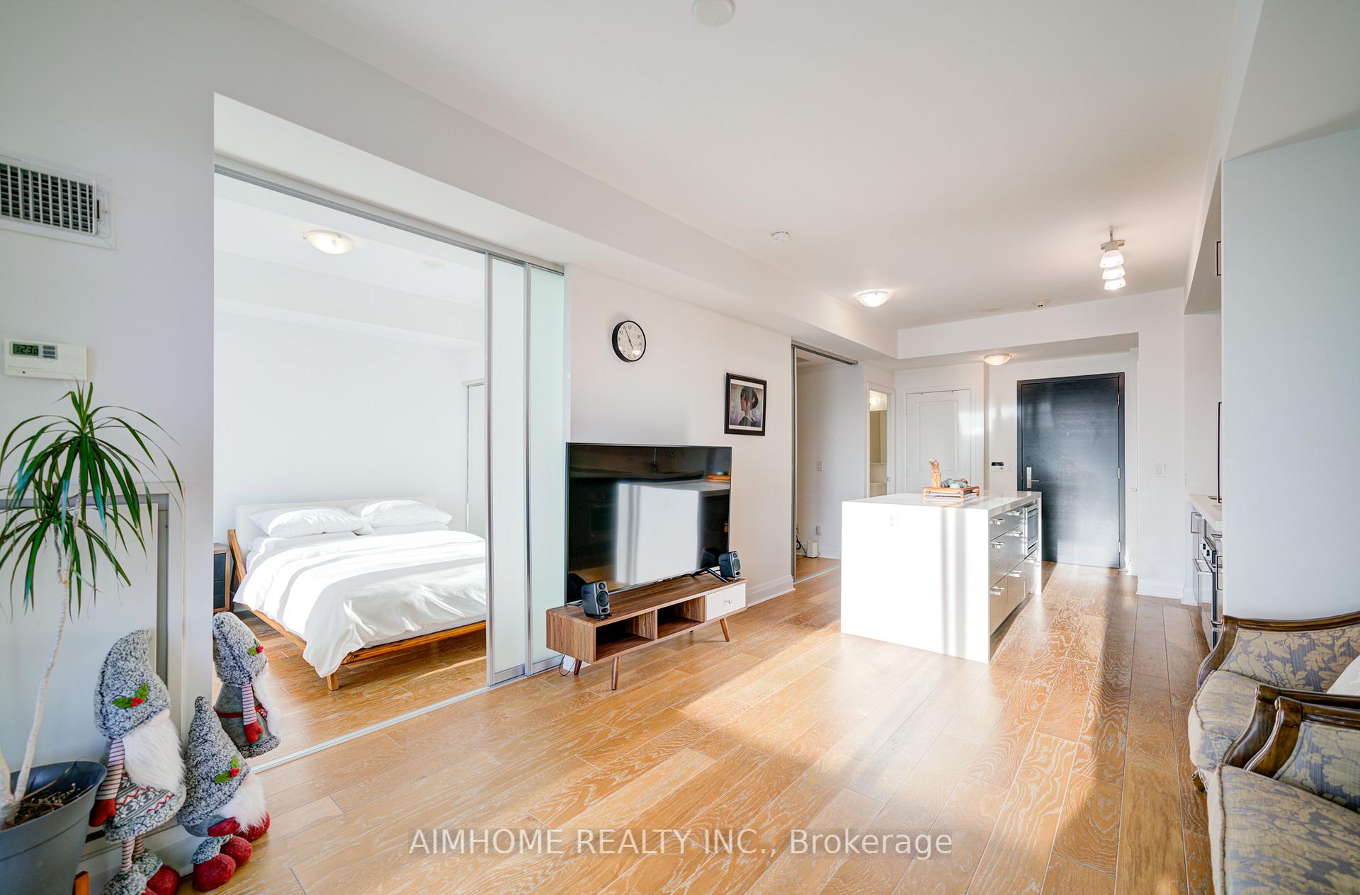 2 Bedrooms Condo at 1080 Bay, Toronto For sale