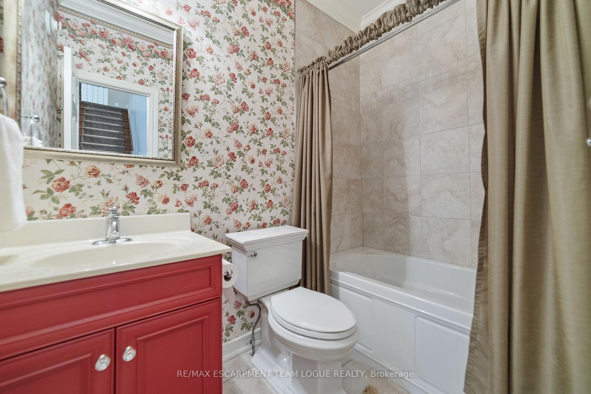 3 Bedrooms Semi-Detached at 4144 STONEBRIDGE,  Burlington For sale