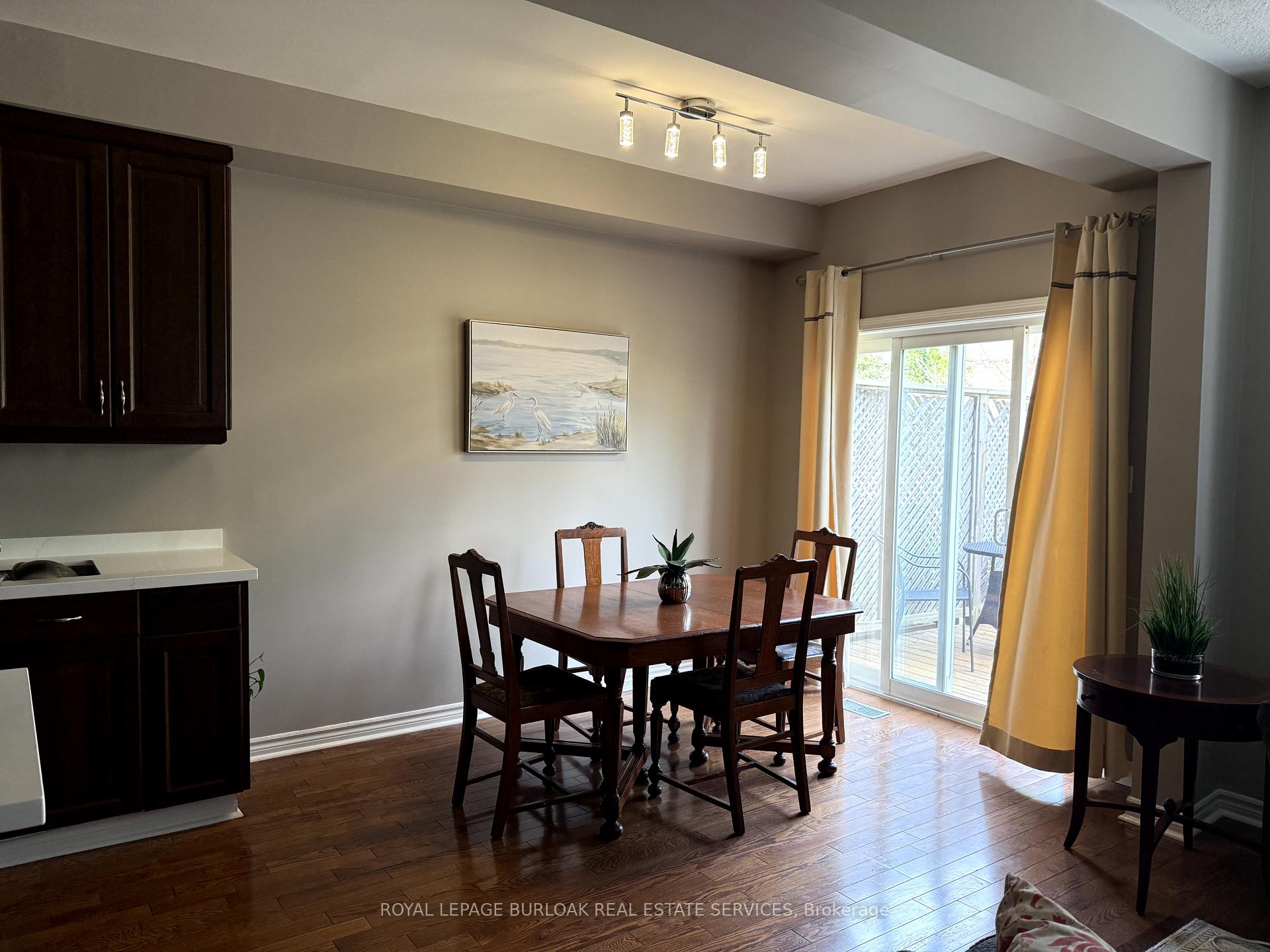 3 Bedrooms Condo at 300 Ravineview, Oakville For sale