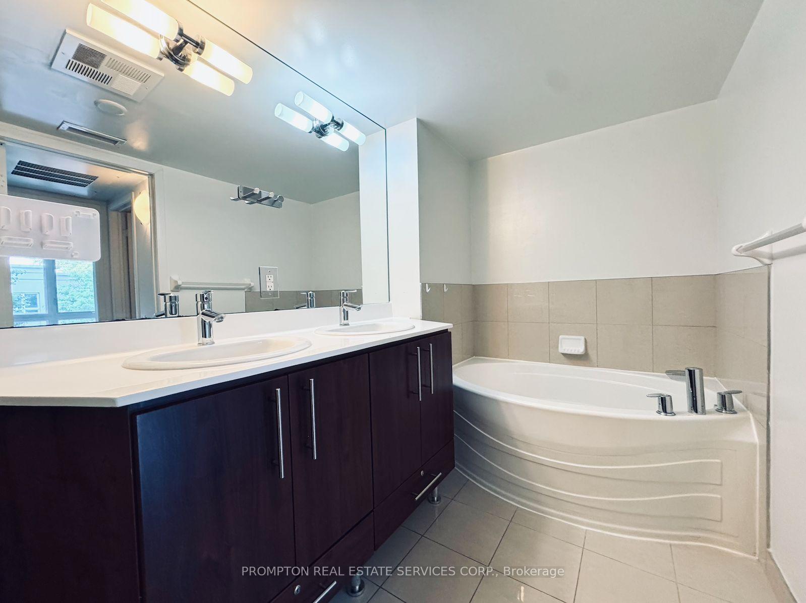 3 Bedrooms Condo at 19 Anndale, Toronto For sale