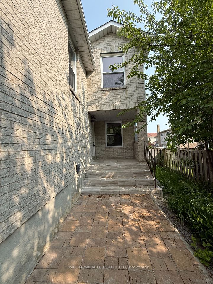 1620 McBrady Crescent, Pickering, ON L1X 2B6