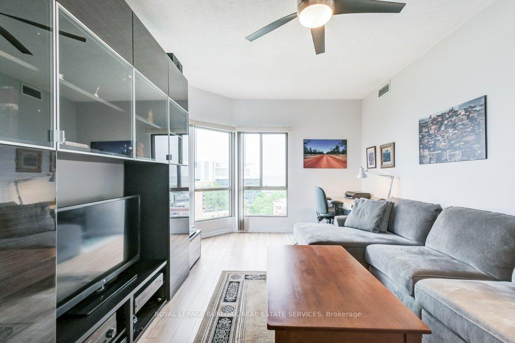 2 Bedrooms Condo at 1201 North Shore, Burlington For sale