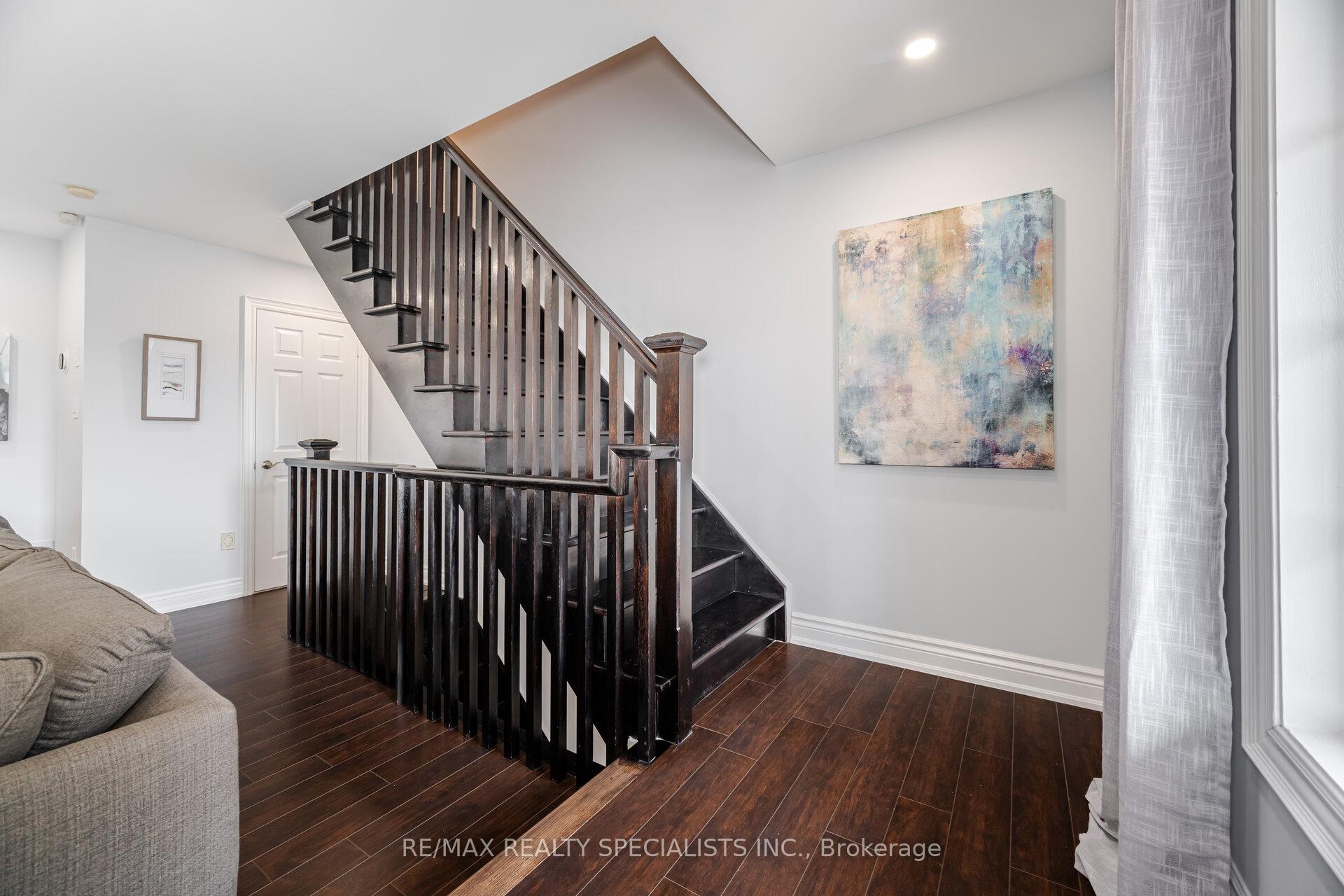 2 Bedrooms Condo at 2341 Parkhaven, Oakville For sale