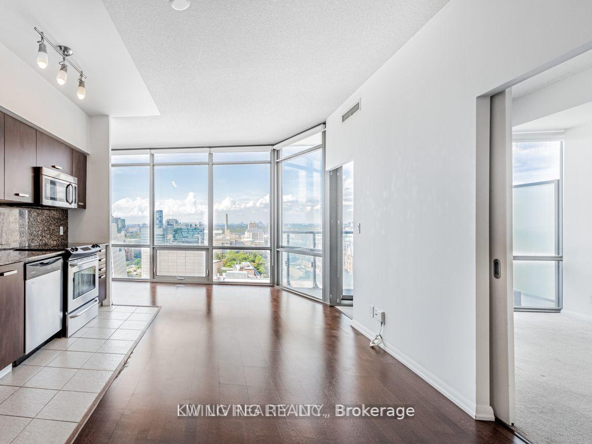 2 Bedrooms Condo at 832 Bay,  Toronto For sale
