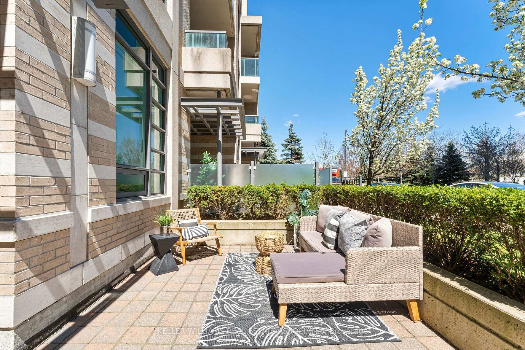 2 Bedrooms Condo at 235 Sherway Gardens,  Toronto For sale