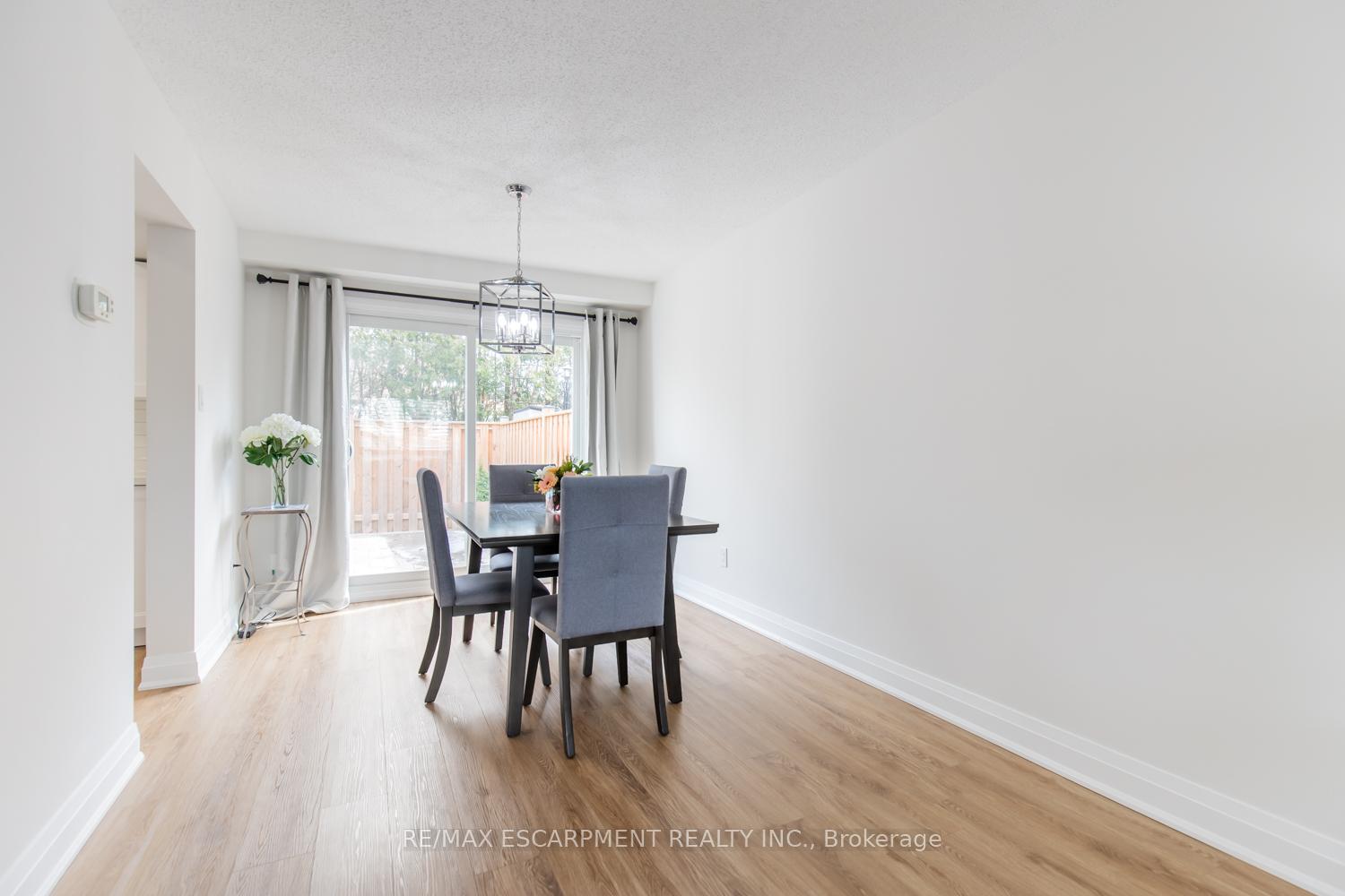 3 Bedrooms Condo at 150 Gateshead, Hamilton For sale