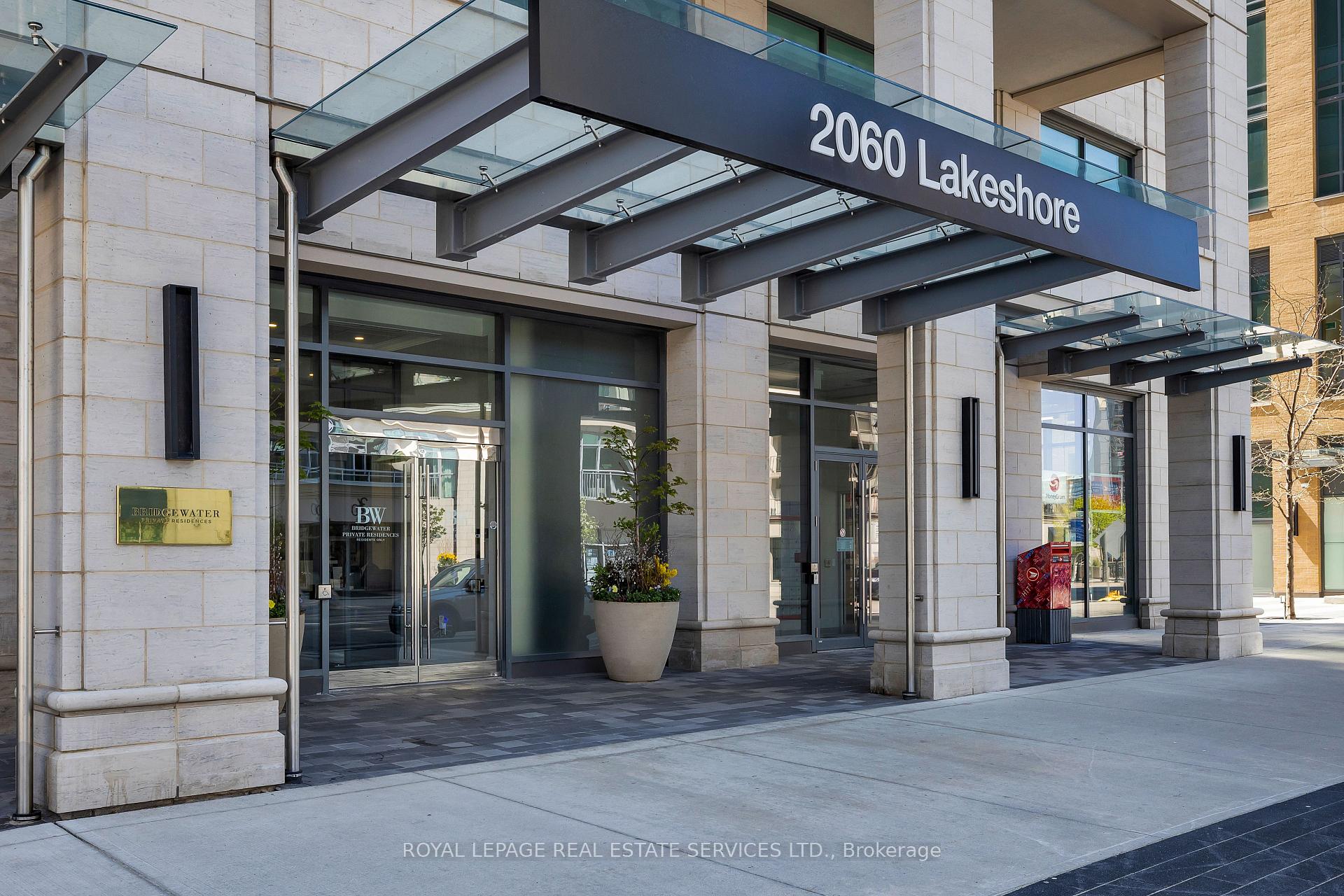 3 Bedrooms Condo at 2060 Lakeshore, Burlington For sale