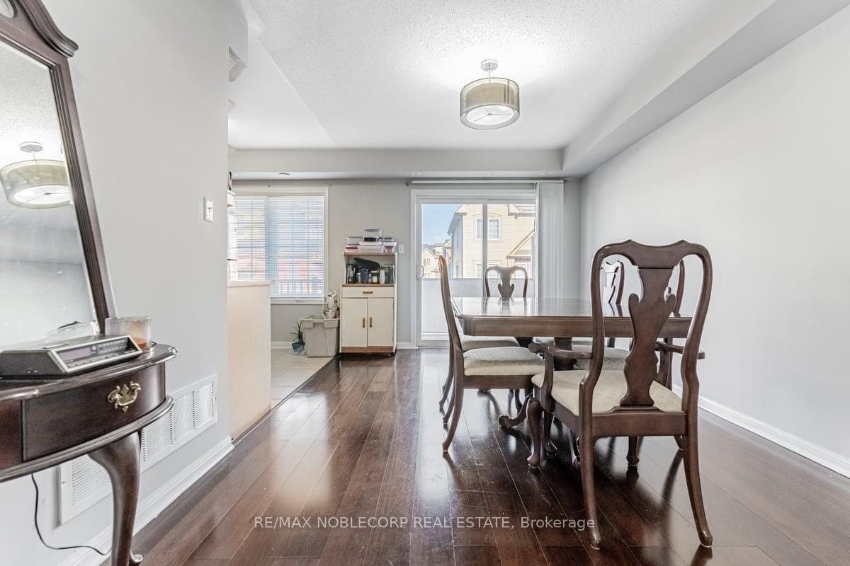 3 Bedrooms Condo at 613 Dundas,  Mississauga For sale