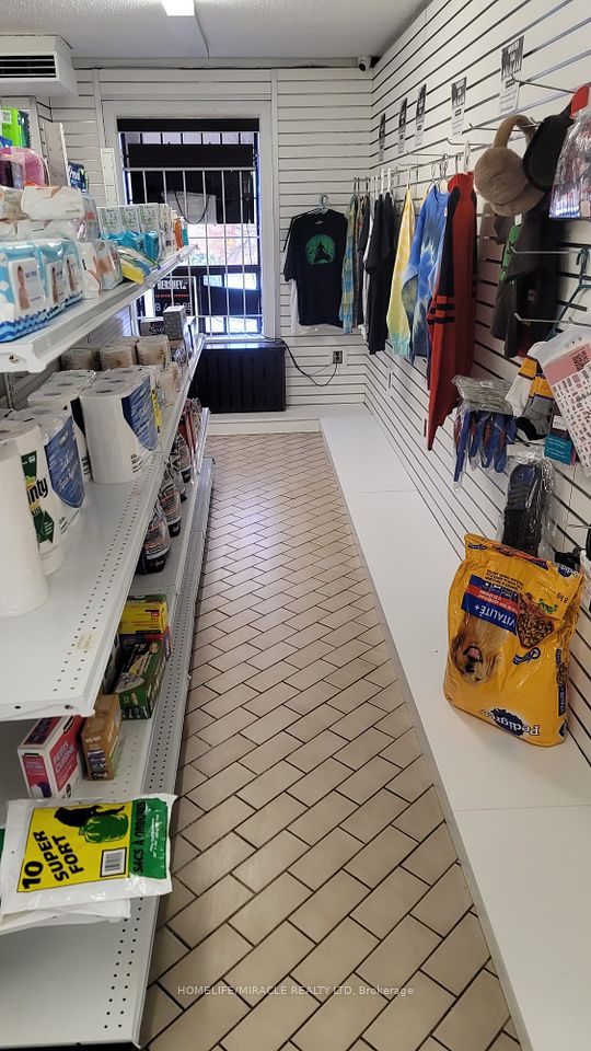 https://trreb-image.ampre.ca/S6TxHWG3-EHVGBbiceh4x24haj2rWA2DsXHtuAVkYwY/rs:fit:960:960/wm:.5:so:0:50:.4/wmsh:10/wmt:PHNwYW4gZm9yZWdyb3VuZD0nd2hpdGUnIGZvbnQ9JzY4Jz5IT01FTElGRS9NSVJBQ0xFIFJFQUxUWSBMVEQsIEJyb2tlcmFnZTwvc3Bhbj4/cb:20250211015140/L3RycmViL2xpc3RpbmdzLzQwLzU1LzczLzk0L3AvYmY4N2YyMTctYTllNy00YThhLTg3ZjktMjdlMmYyZDYwOWFkLmpwZw.jpg