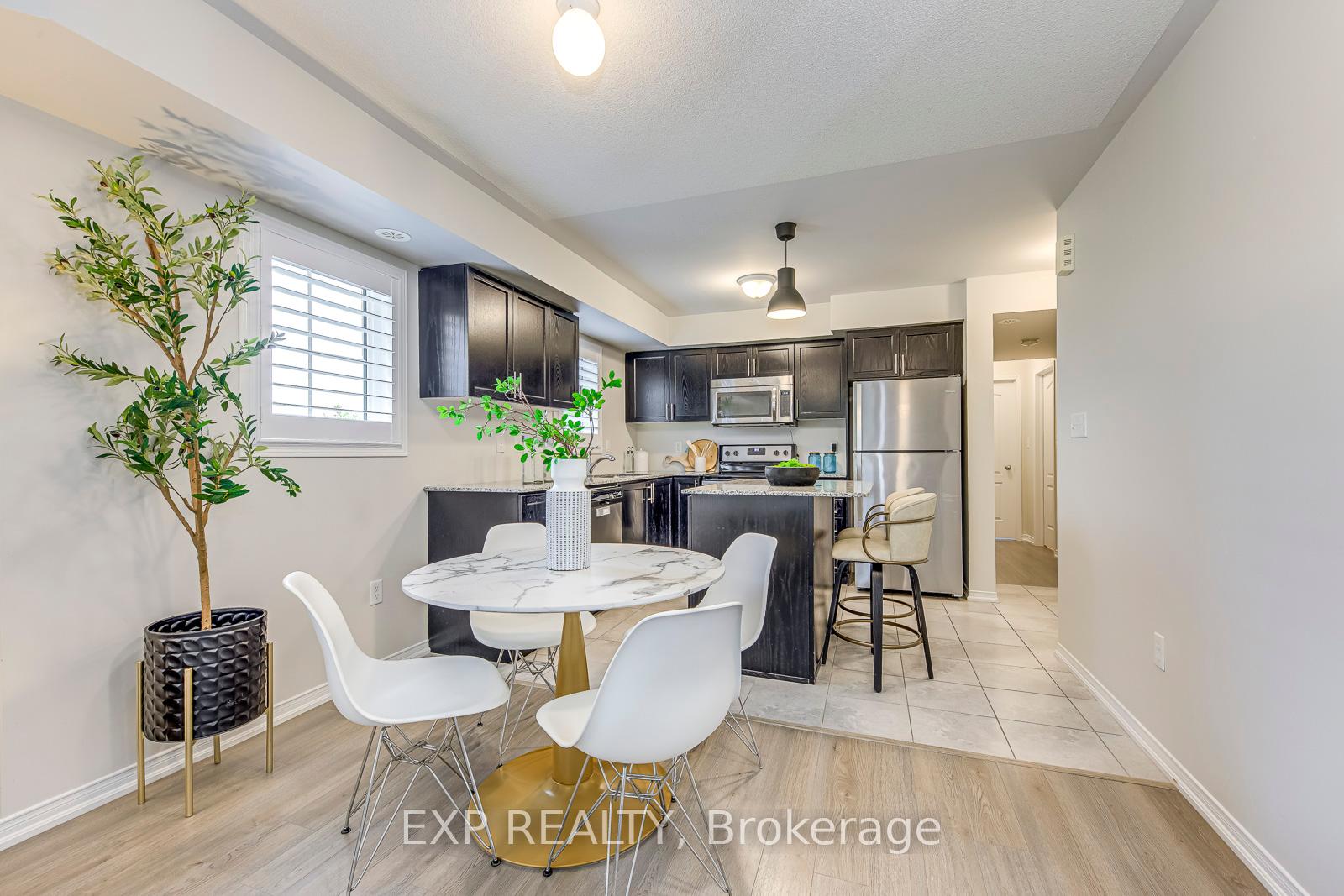 2 Bedrooms Condo at 2484 Post, Oakville For sale