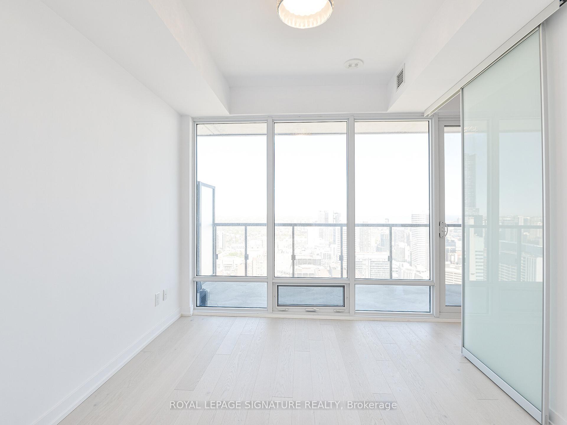 2 Bedrooms Condo at 488 University,  Toronto For sale