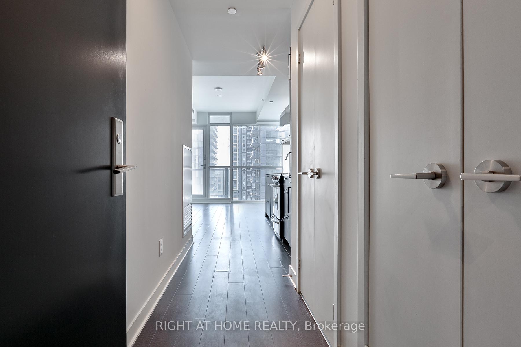 Condo at 290 Adelaide,  Toronto For sale