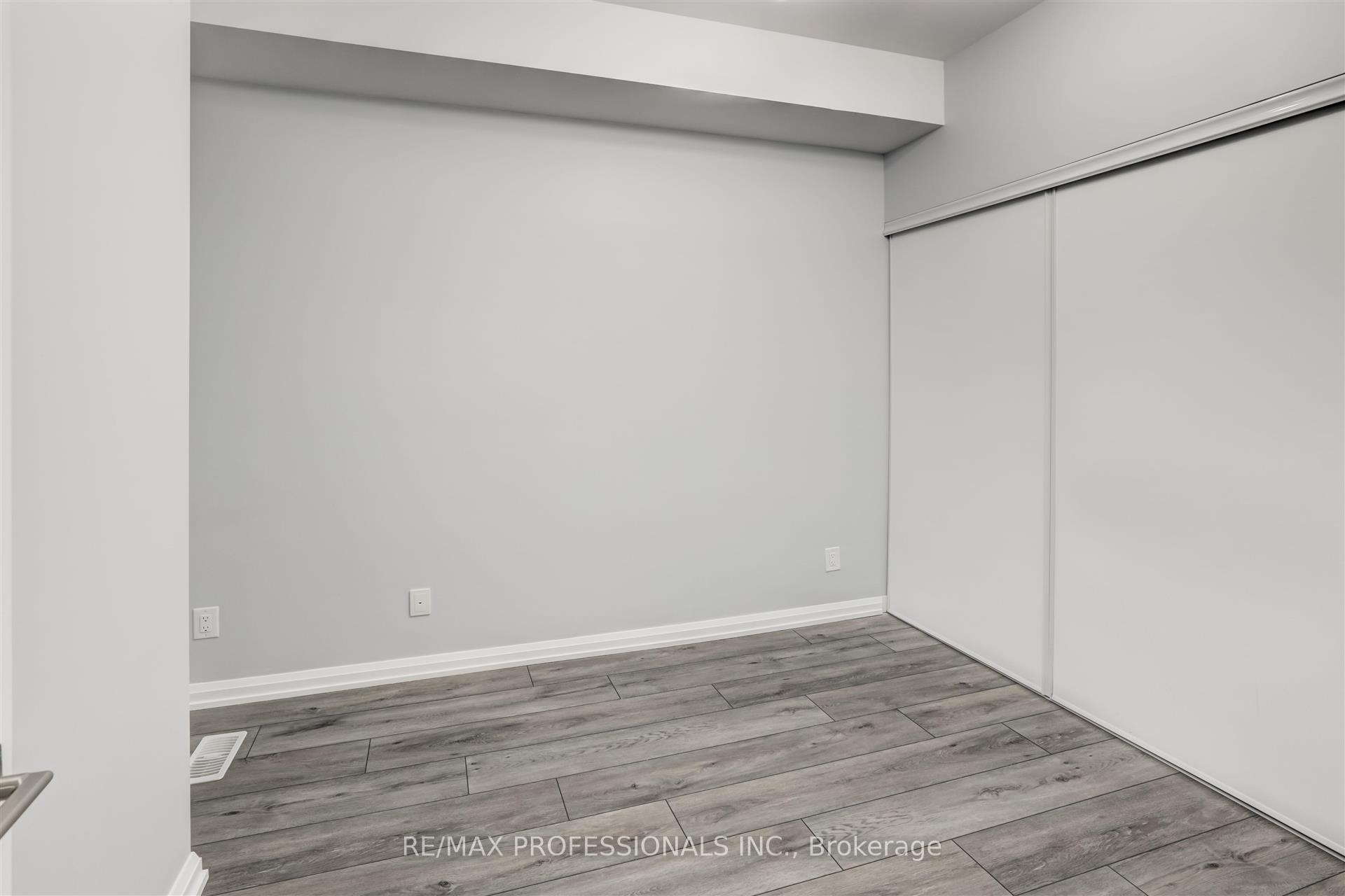 3 Bedrooms Condo at 10 Brin, Toronto For sale