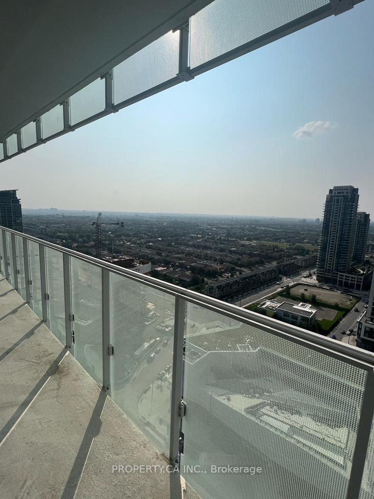3 Bedrooms Condo at 3883 Quartz, Mississauga For sale