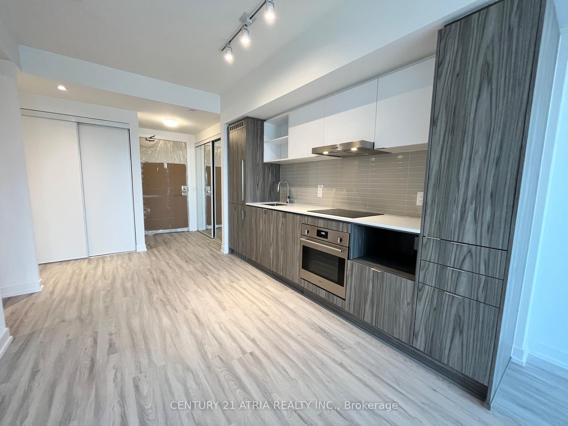2 Bedrooms Condo at 55 Cooper, Toronto For sale