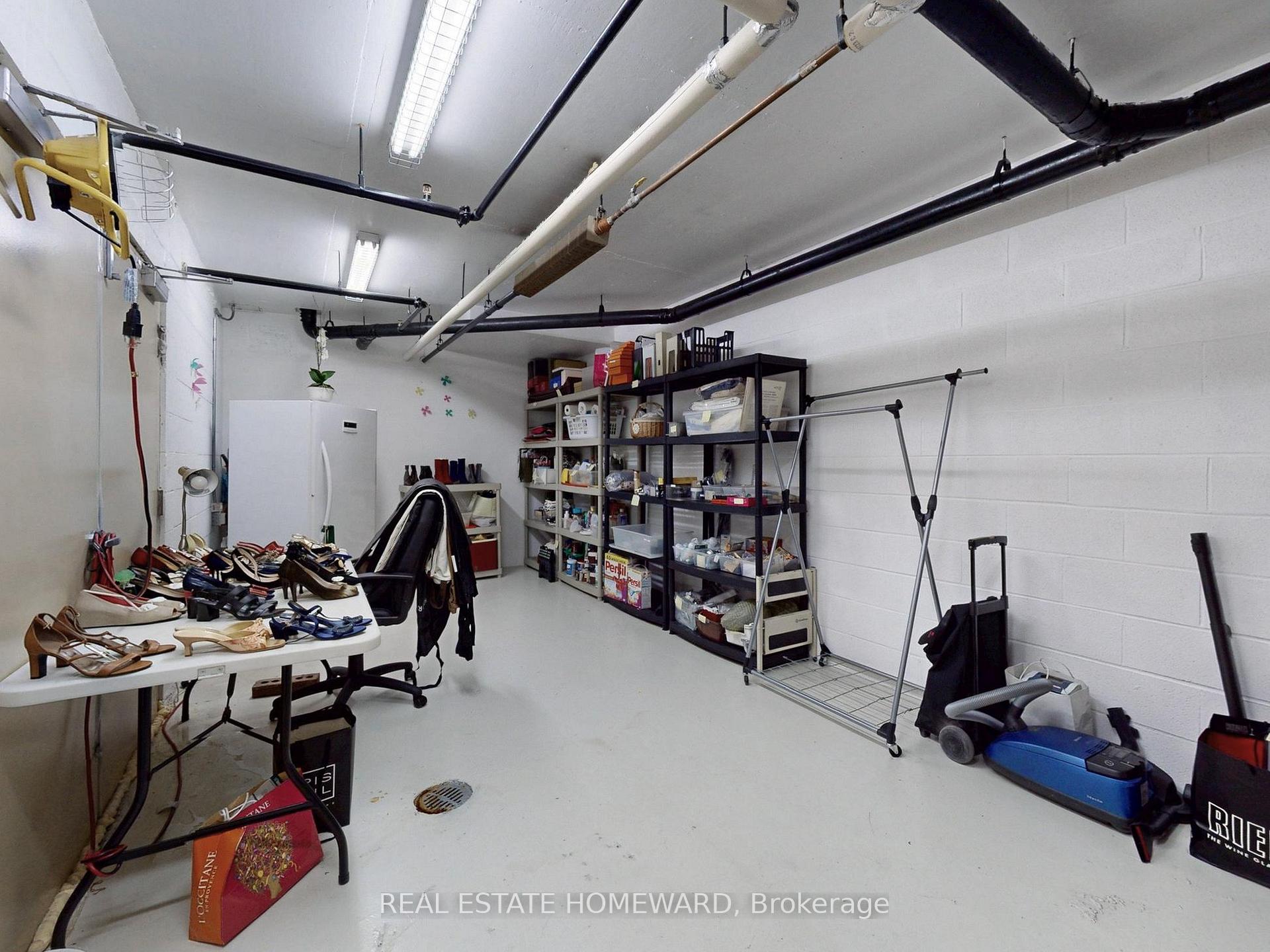 2 Bedrooms Condo at 8 Park, Toronto For sale