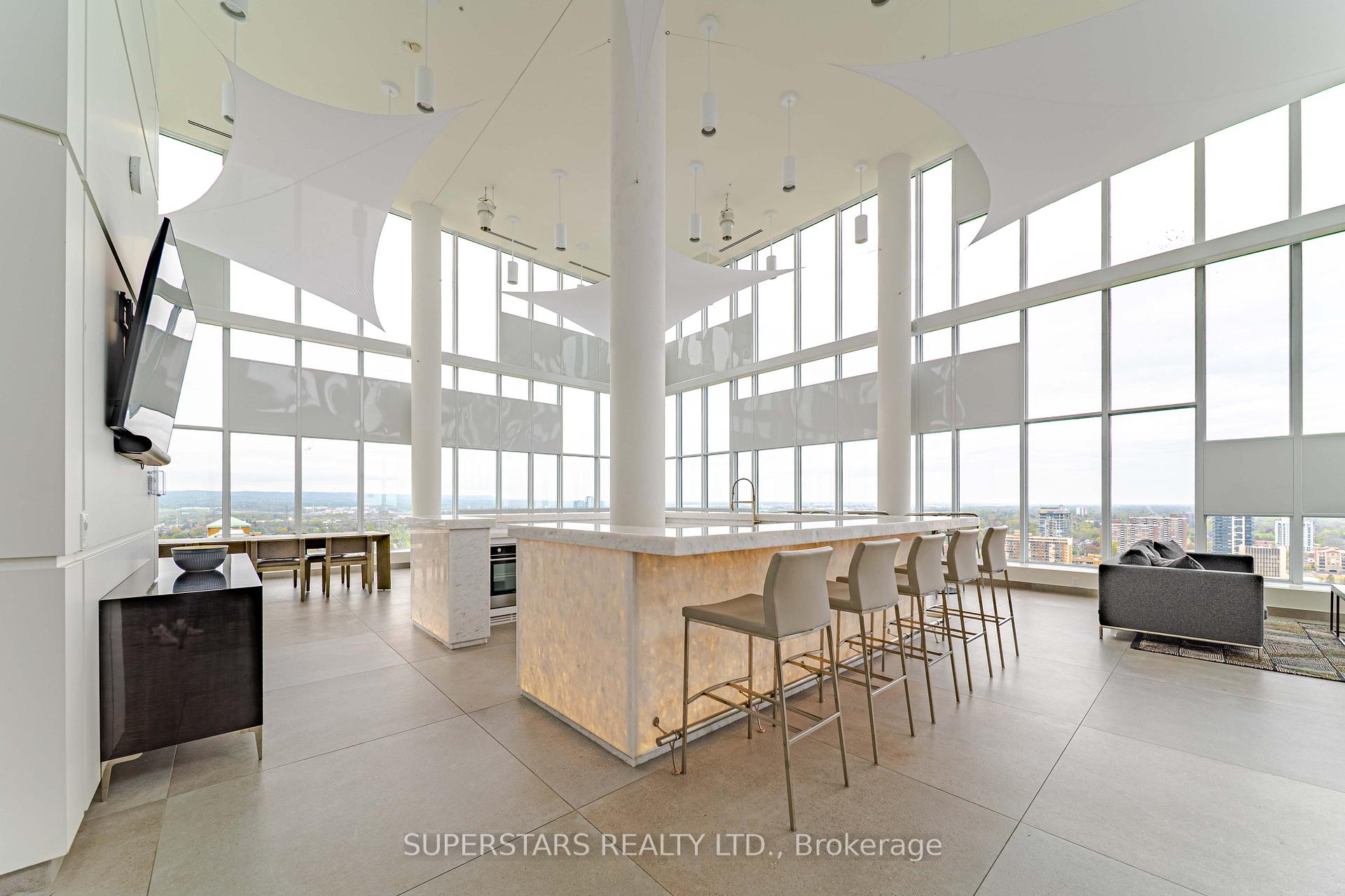 2 Bedrooms Condo at 500 Brock, Burlington For sale