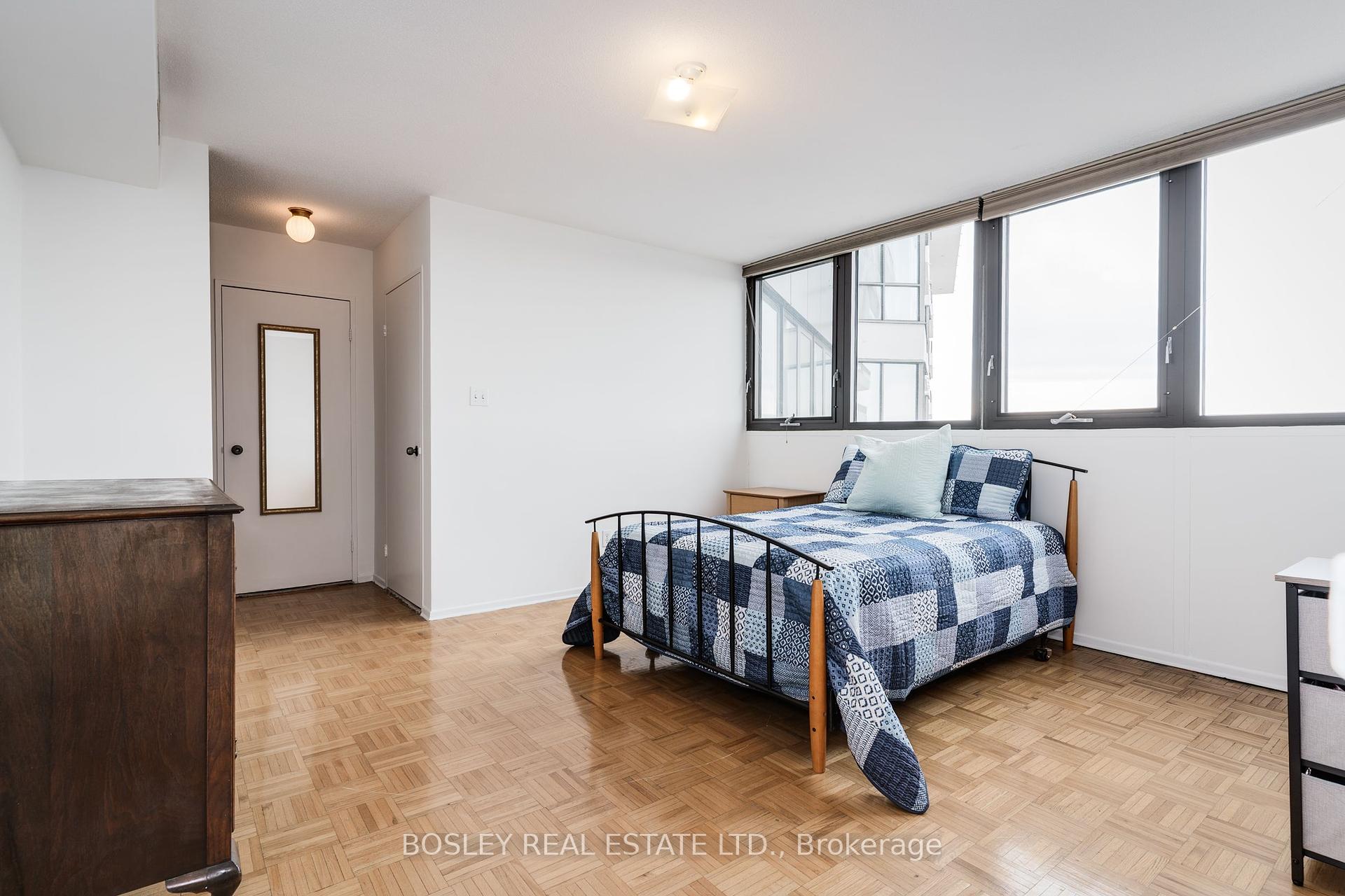 1 Bedroom Condo at 1333 Bloor, Mississauga For sale