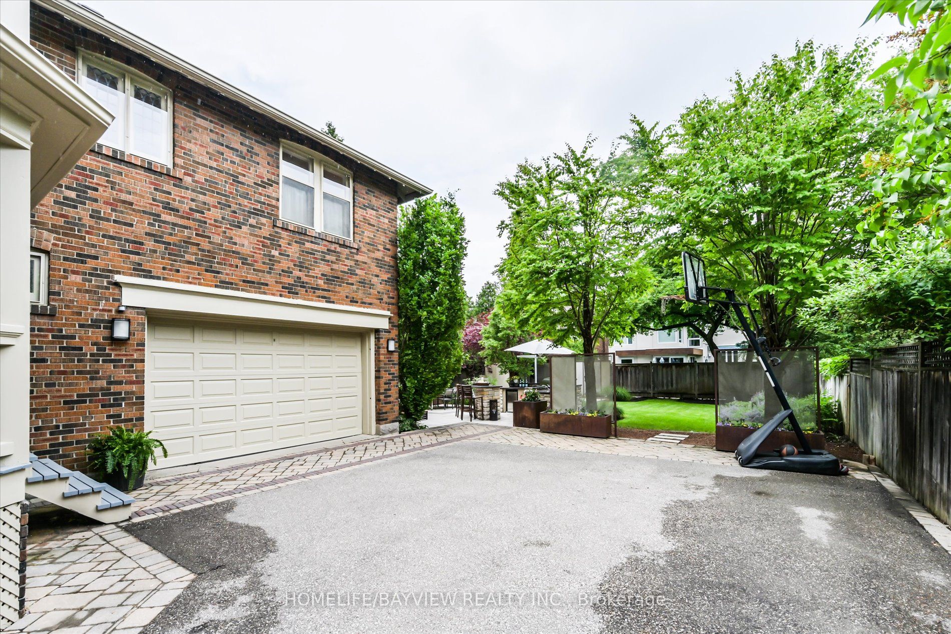 262 Lytton Boulevard