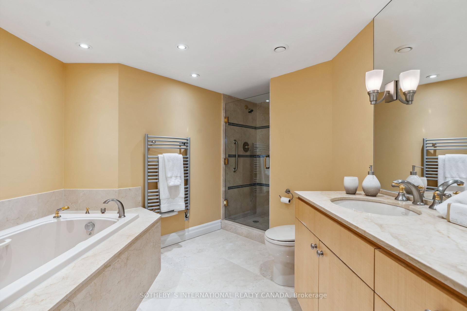 3 Bedrooms Condo at 278 Bloor,  Toronto For sale