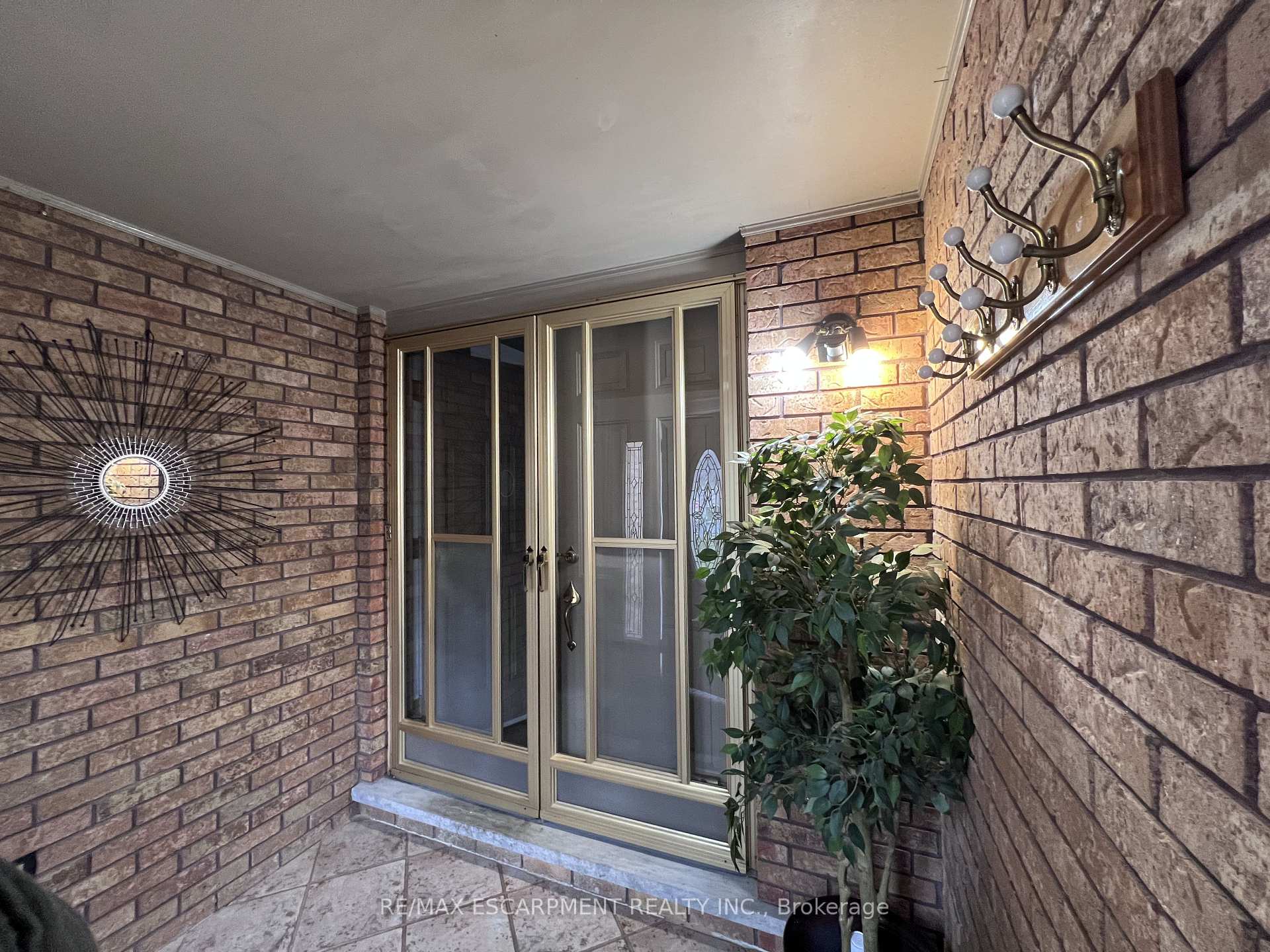 332-1/2 Grantham Avenue, St. Catharines, ON L2M 5A6