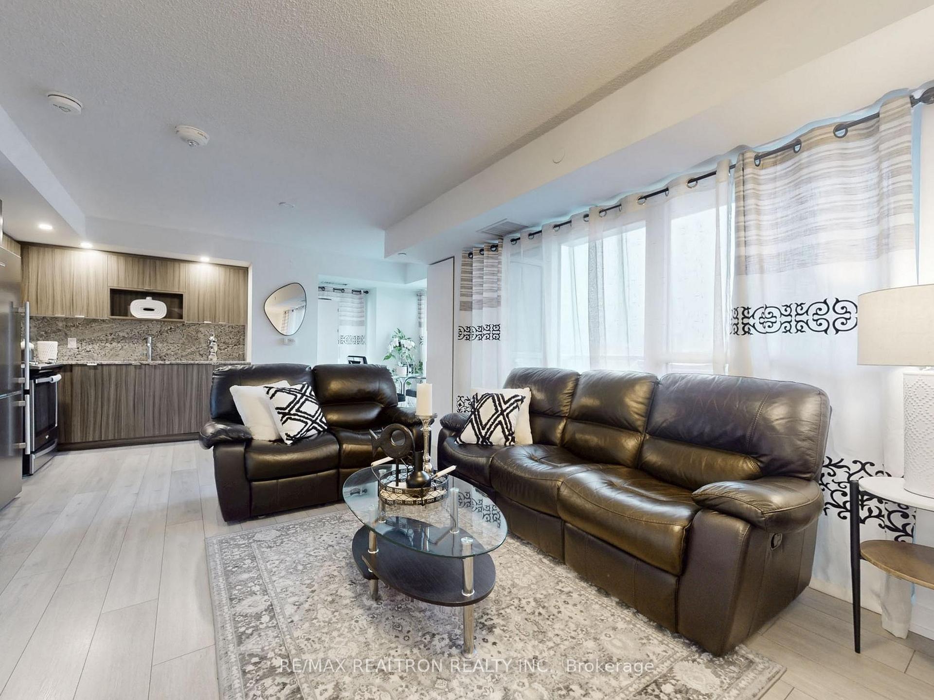 2 Bedrooms Condo at 225 Village Green, Toronto For sale