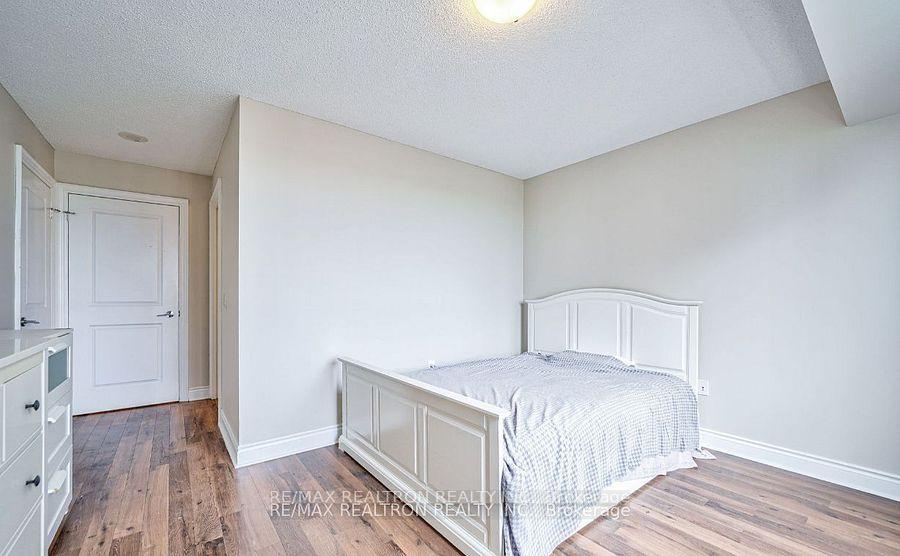 3 Bedrooms Condo at 500 Doris, Toronto For sale