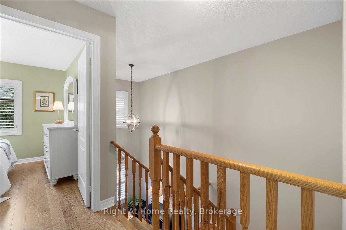 2 Bedrooms Condo at 2250 Rockingham, Oakville For sale