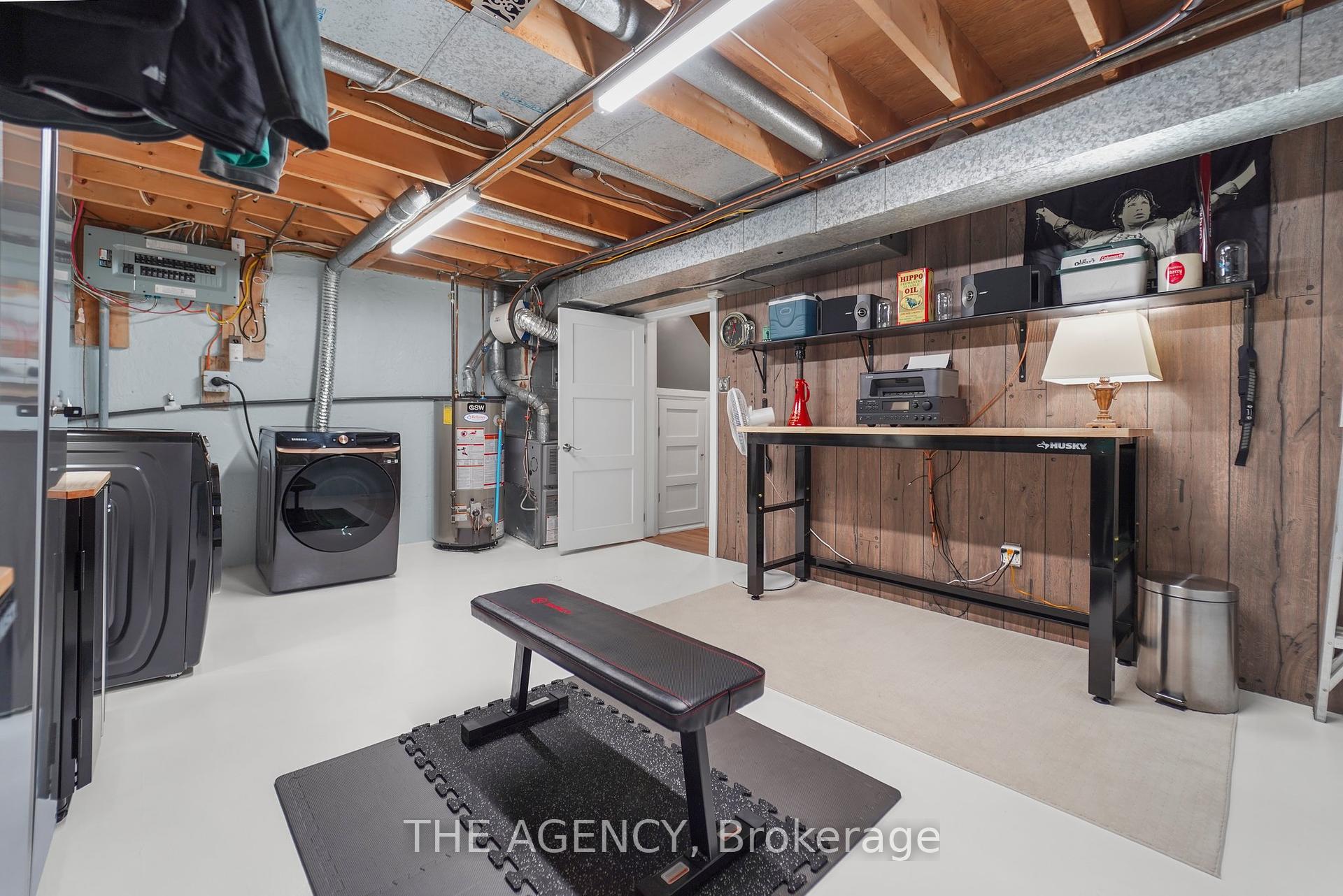 3 Bedrooms Condo at 965 Francis, Burlington For sale