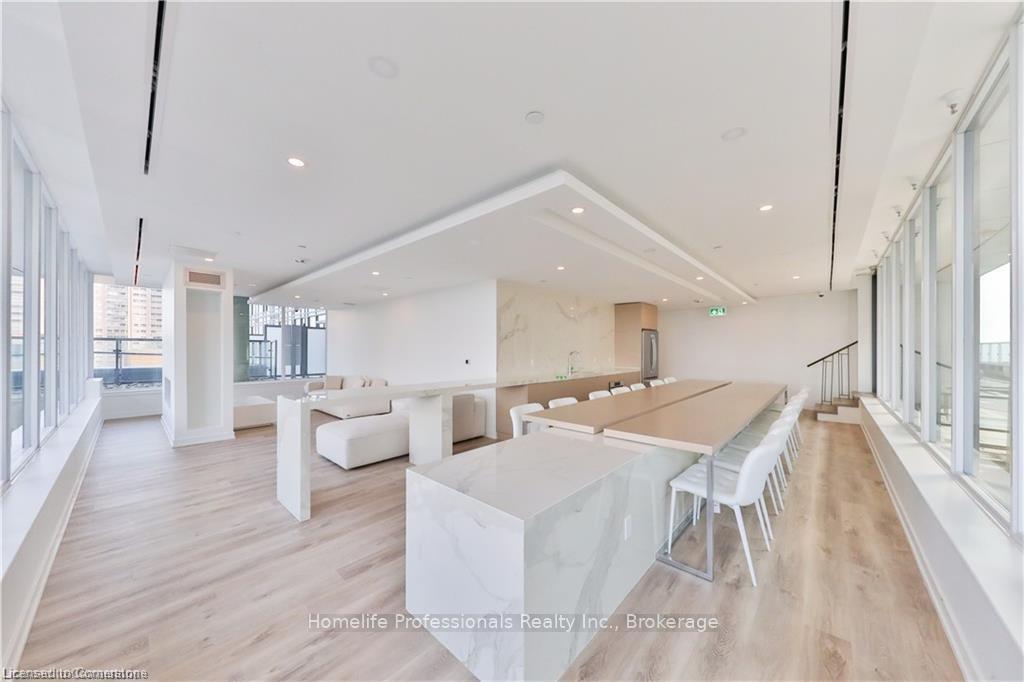 1 Bedroom Condo at 370 Martha,  Burlington For sale