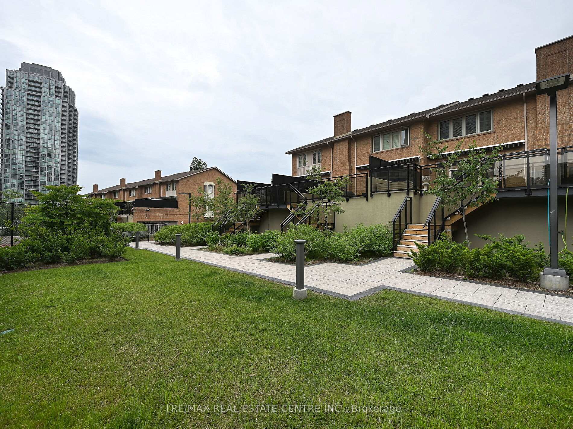 3 Bedrooms Condo at 3587 Kariya, Mississauga For sale