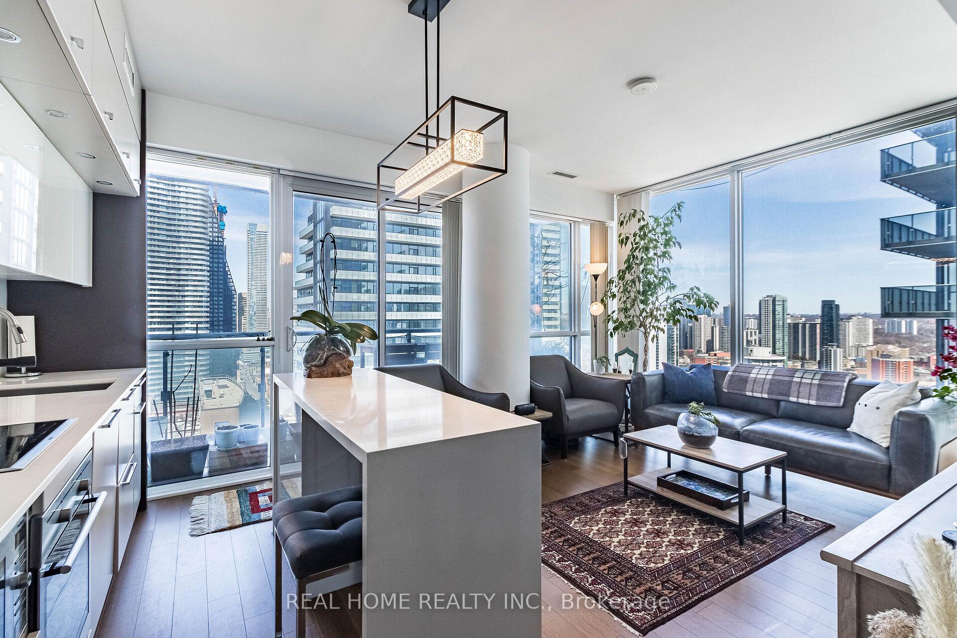 2 Bedrooms Condo at 15 Grenville,  Toronto For sale