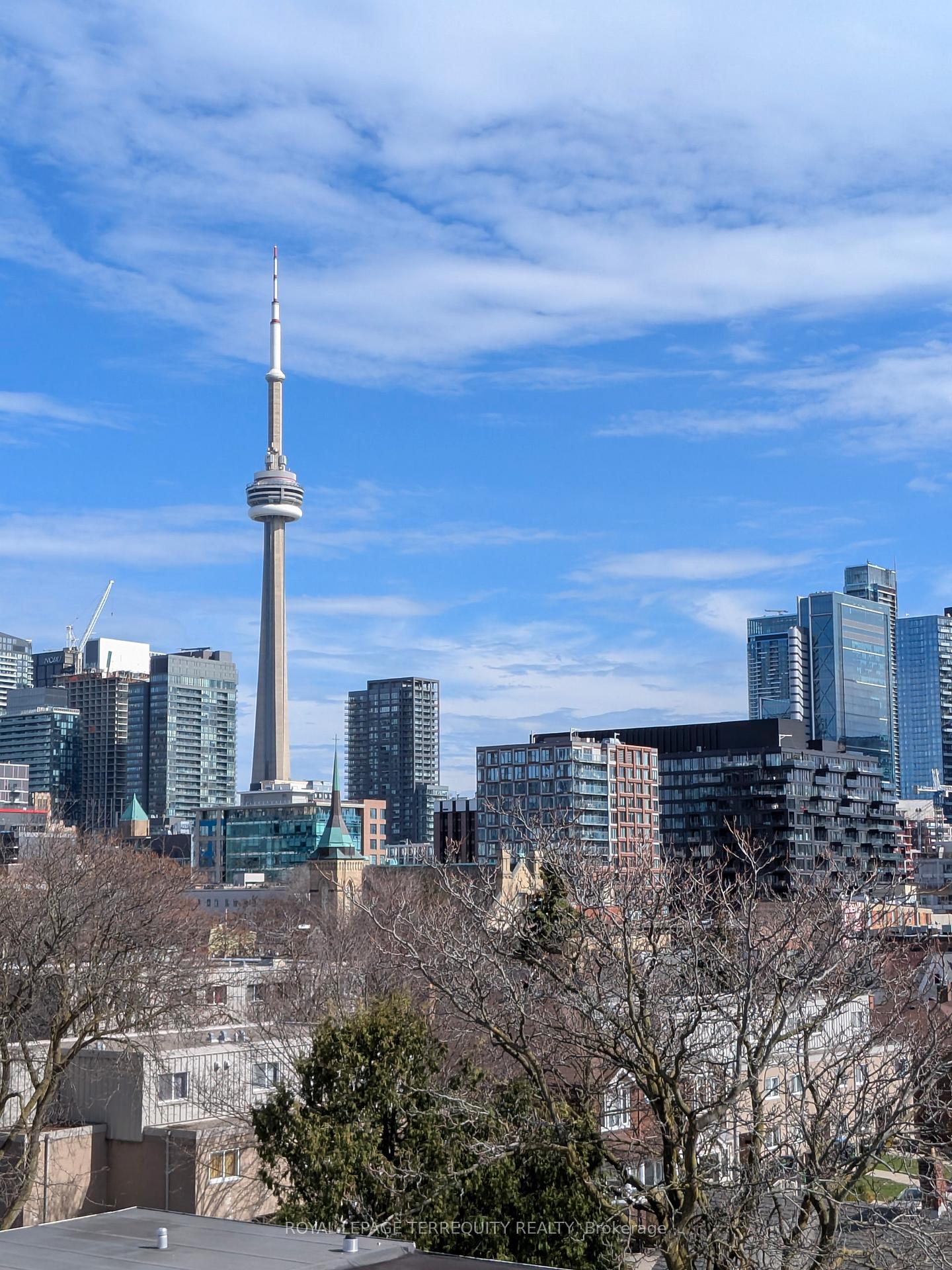3 Bedrooms Condo at 60 Carr, Toronto For sale