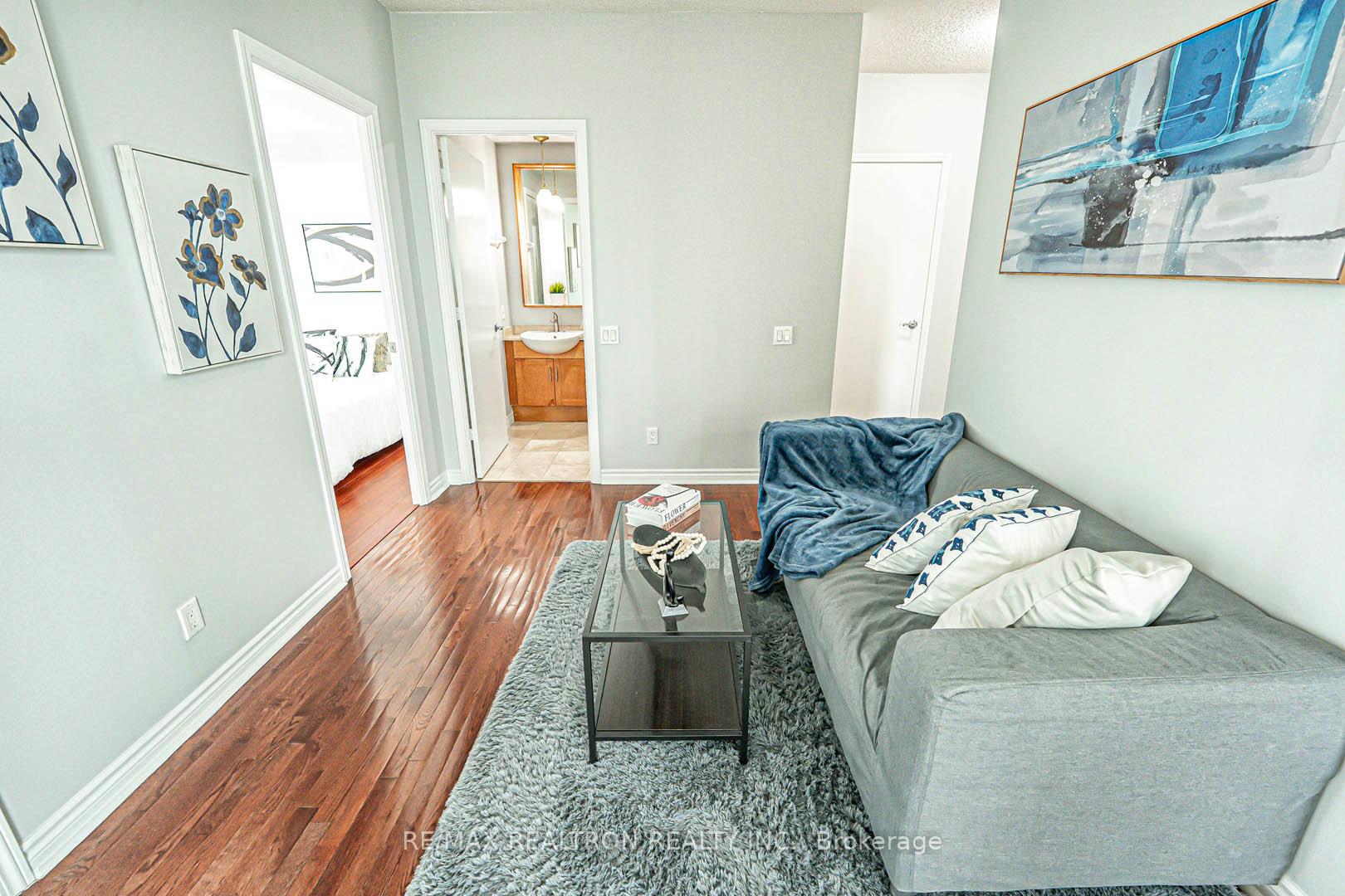 2 Bedrooms Condo at 60 Byng, Toronto For sale