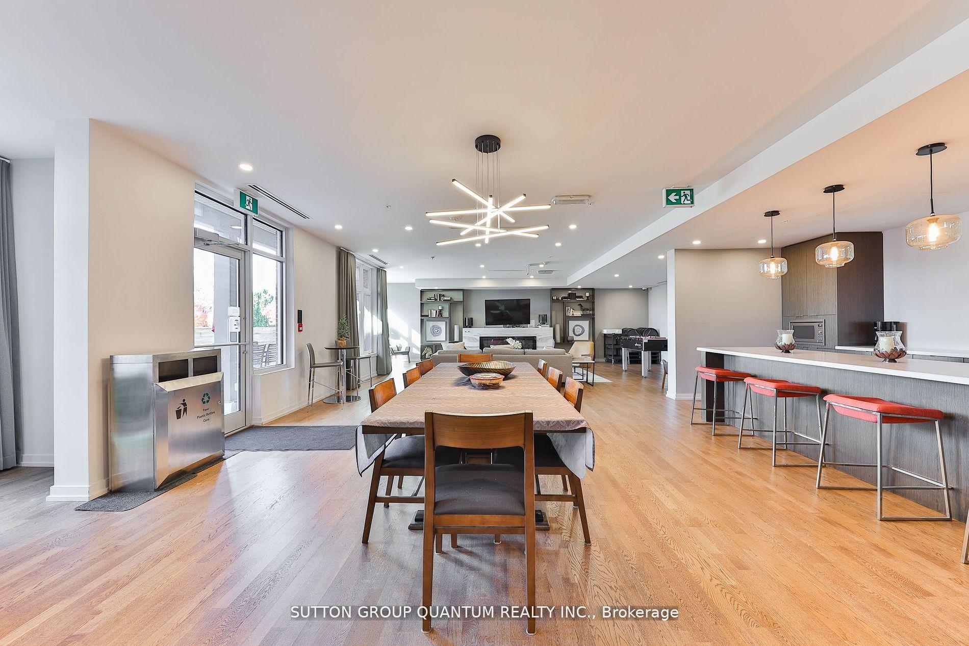 2 Bedrooms Condo at 457 Plains, Burlington For sale