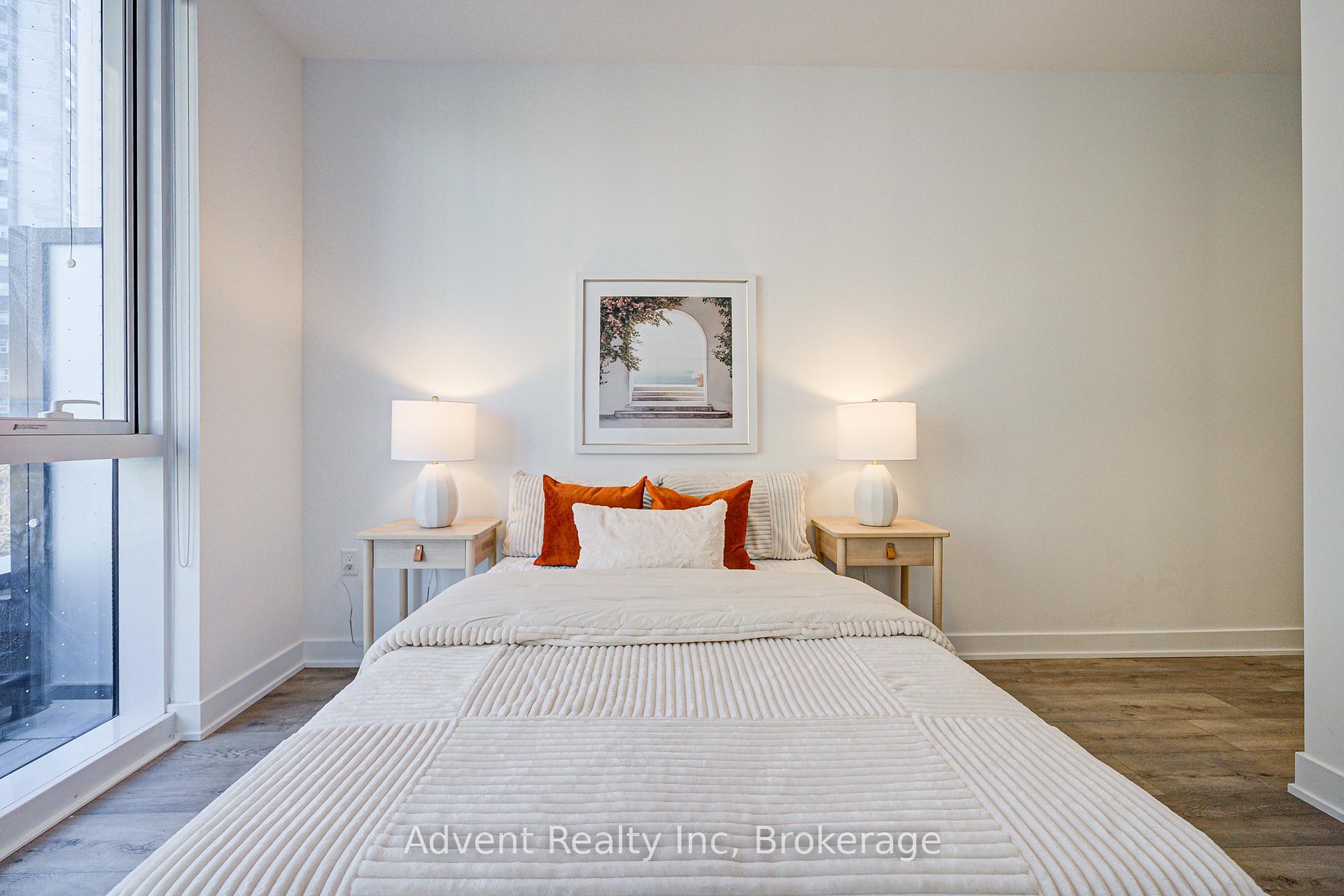 2 Bedrooms Condo at 585 Bloor,  Toronto For sale