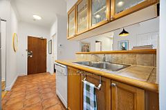 135 Maitland Street W 205