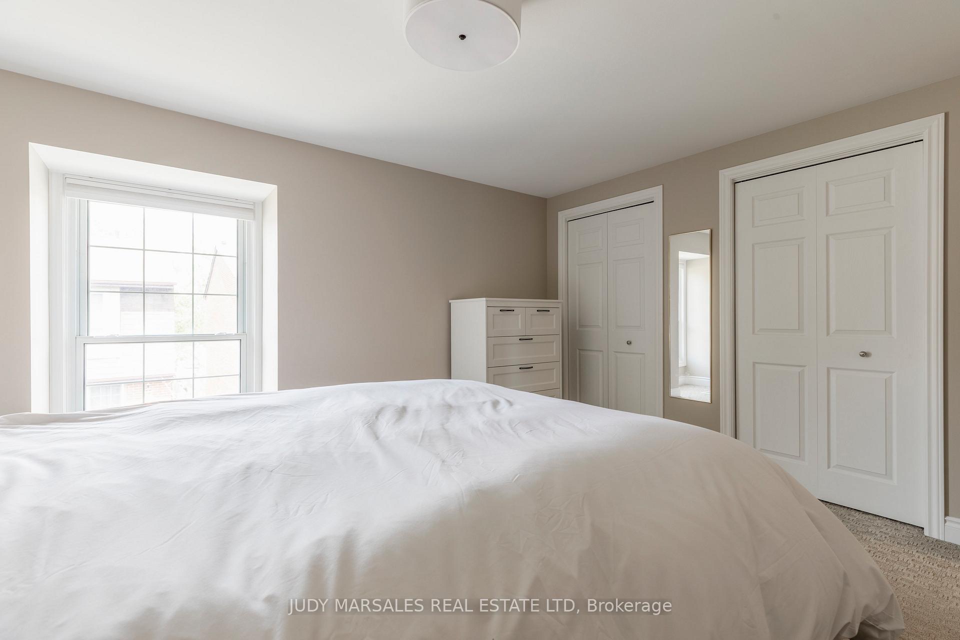 3 Bedrooms Condo at 3035 Glencrest, Burlington For sale