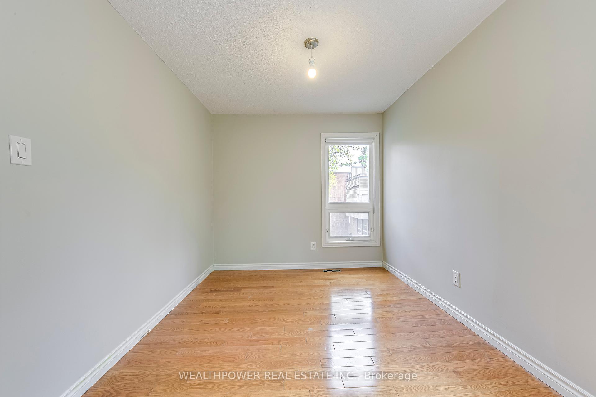 3 Bedrooms Condo at 1250 Marlborough, Oakville For sale