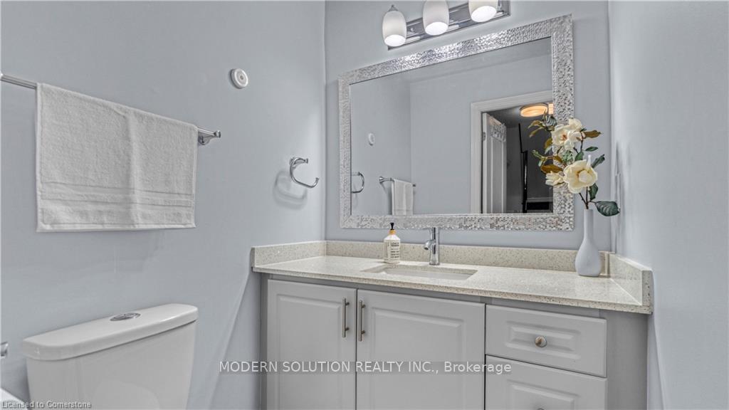 4 Bedrooms Condo at 1016 Falgarwood, Oakville For sale