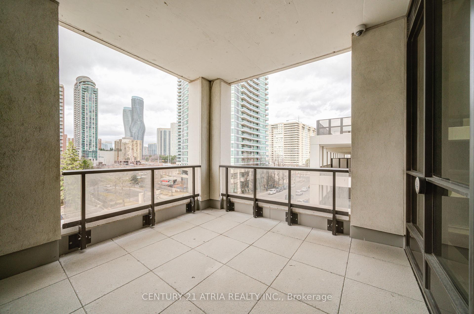 2 Bedrooms Condo at 36 Elm,  Mississauga For sale