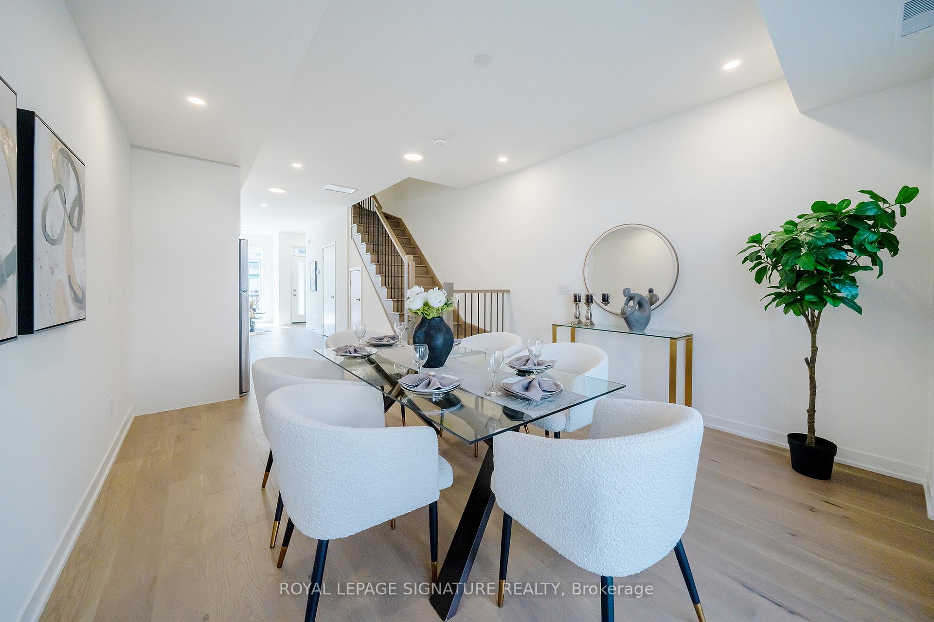 3 Bedrooms Condo at 110 Canon Jackson,  Toronto For sale