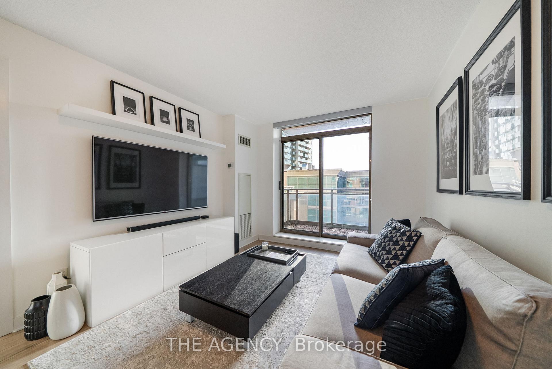 2 Bedrooms Condo at 50 Lynn Williams, Toronto For sale