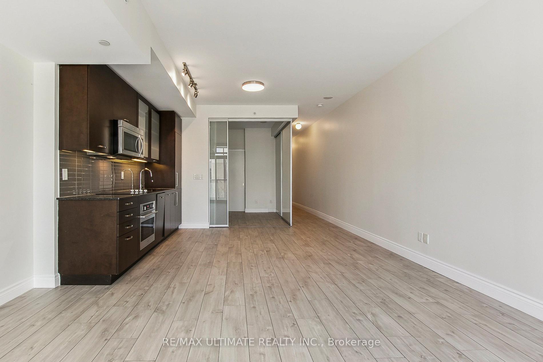 2 Bedrooms Condo at 210 Simcoe, Toronto For sale